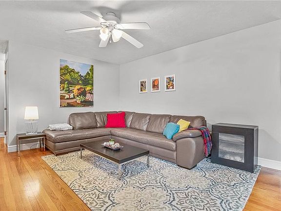 4th image of 100 Lakeview Ln