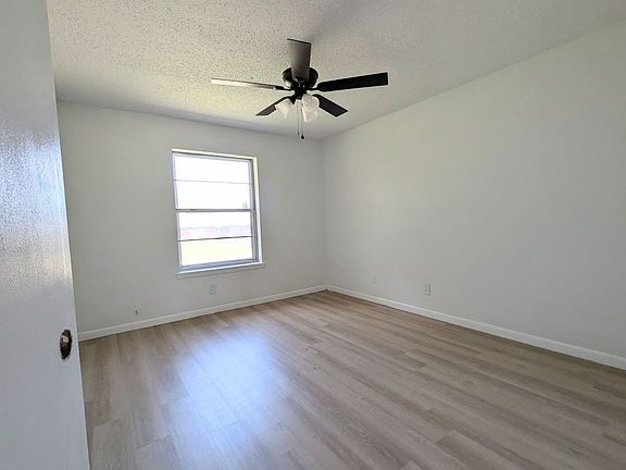 5th image of 234 E Greenfield Dr