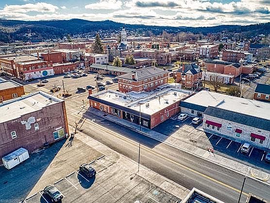 4th image of 305 N Washington Ave