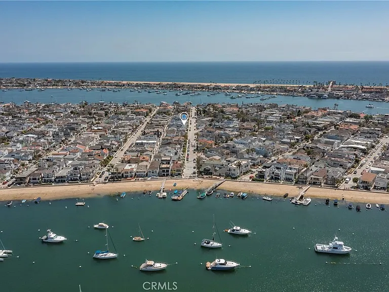 216 Collins Ave — Photo 20