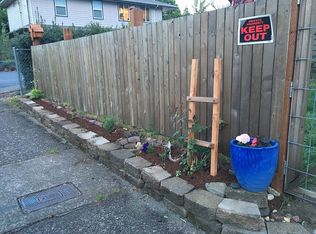 1425 E Madison Ave, Cottage Grove, OR 97424