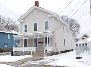 28 Smith St, Glens Falls, NY 12801