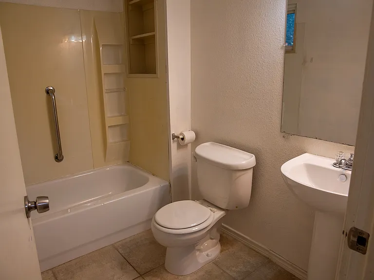 3000 Glen Rae St — Photo 10