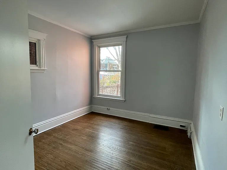 62 Holton Ave S — Photo 5