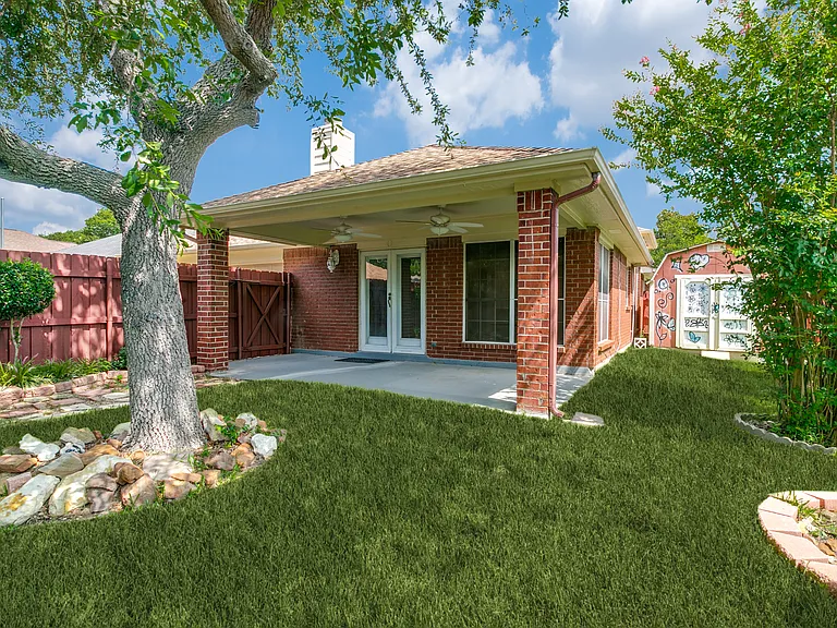 805 Stone Trail Dr — Photo 2