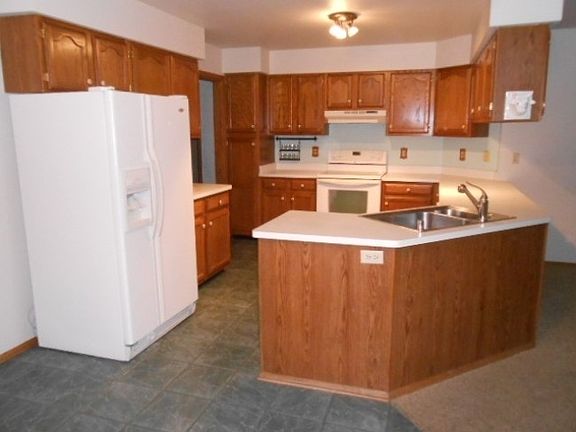 5th image of 2884 Charleston Dr