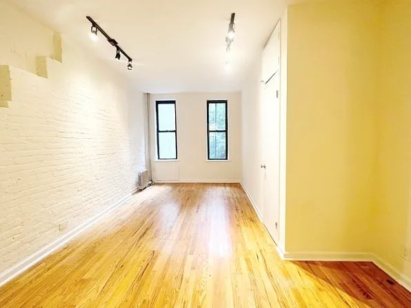 325 E 54th St APT 1D, New York, NY 10022
