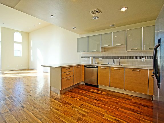 4th image of 848 Irolo St APT 506