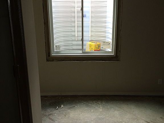 4th image of 29 Nannette Dr