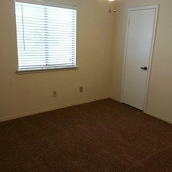 1907 Liberty Point Ln — Photo 10