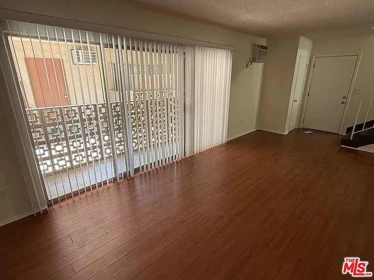 18444 Collins St #4 — Photo 3