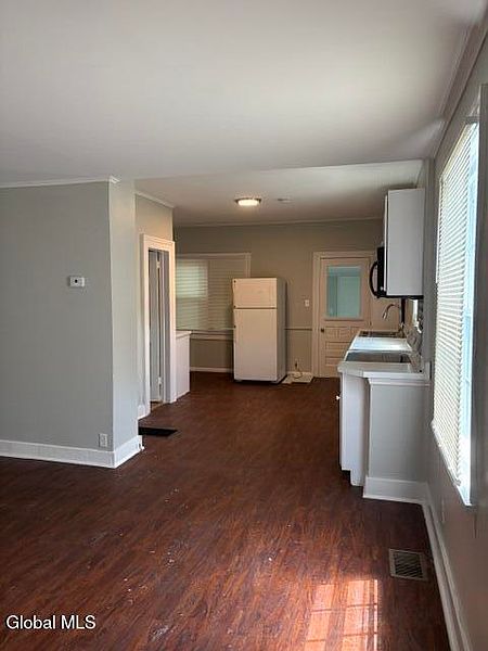 4th image of 28 Lancaster Street