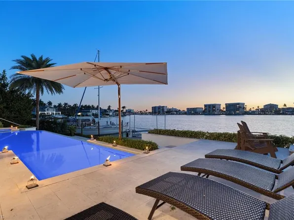 2805 Leeward LN, NAPLES, FL 34103