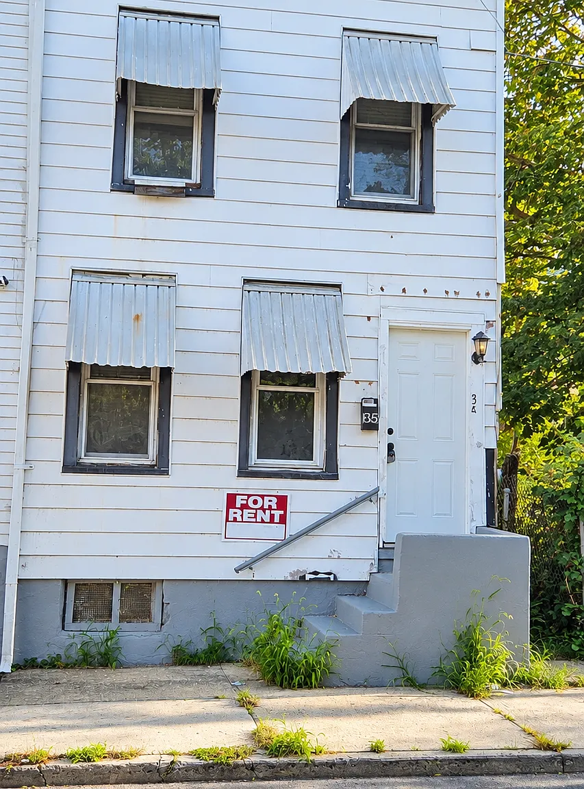 4 bed, 1160 sqft, $1,800 — Photo 1