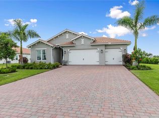 18006 Sandtrap Dr, Naples, FL 34114