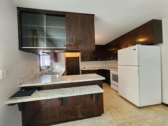 2nd image of 1013 Four Half Ave