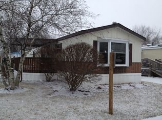 1863 Cherrywood Ln, Sycamore, IL 60178