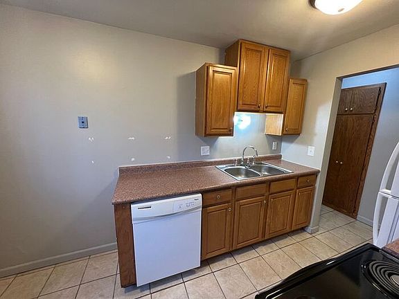5th image of 1037 Cromwell Ave #101