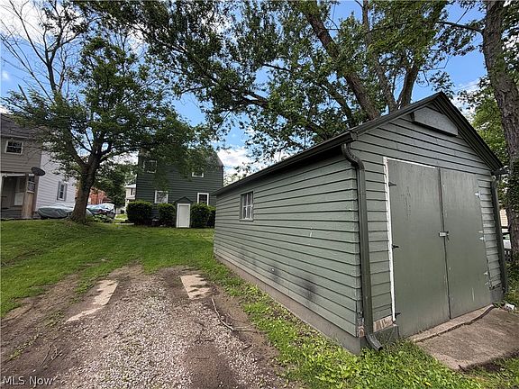 4th image of 457 Taylor St