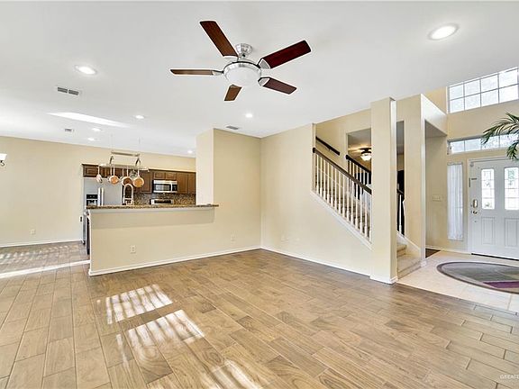 4th image of 3103 Wisteria Dr