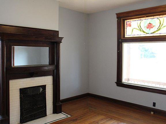 3rd image of 1124 Rosemont Ave
