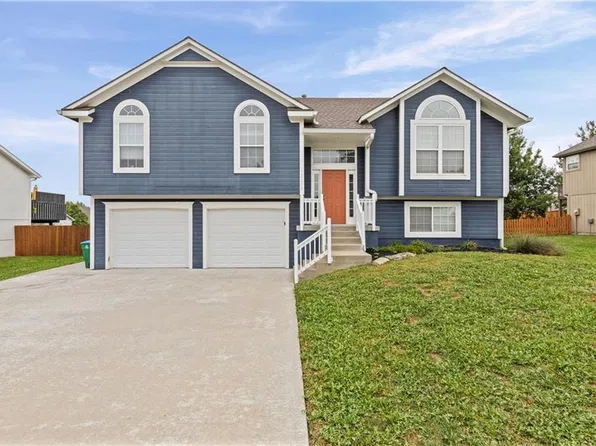 12208 White Oak St, Peculiar, MO 64078