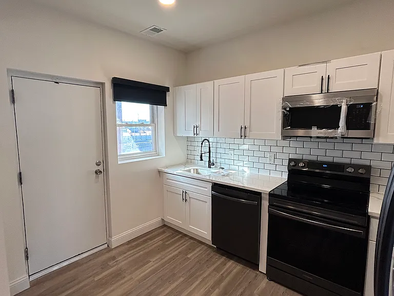 5605 Pershing Ave #3 — Photo 2
