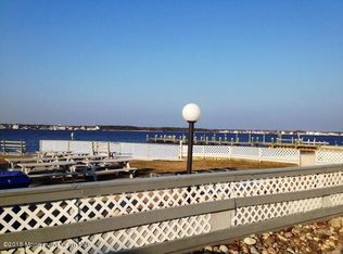 2 Hollycrest Dr, Toms River, NJ 08753