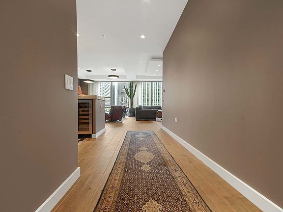 4th image of 240 E Illinois St APT 1003