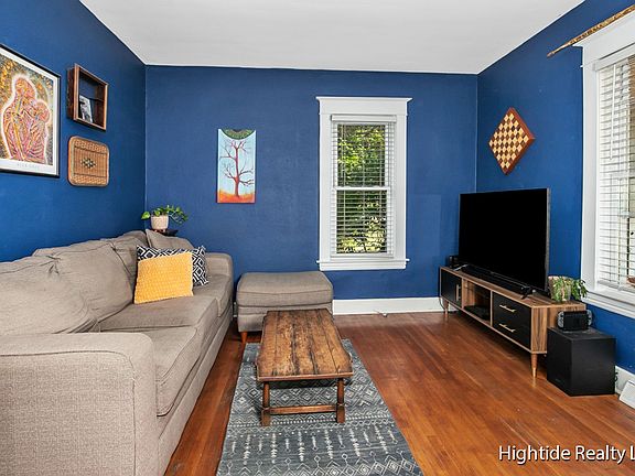 3rd image of 2017 Melita Ave NE
