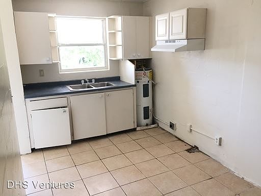 5th image of 543 Division St APT 1