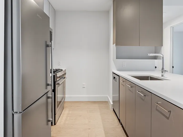 92-27 160th St #2107 — Photo 6