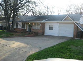 1800 Warren Ln, Fort Worth, TX 76112