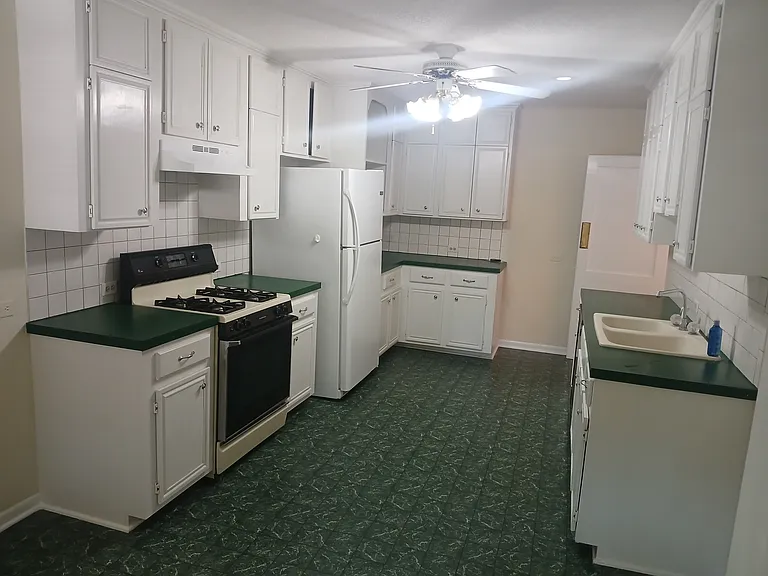920 Iris St — Photo 11