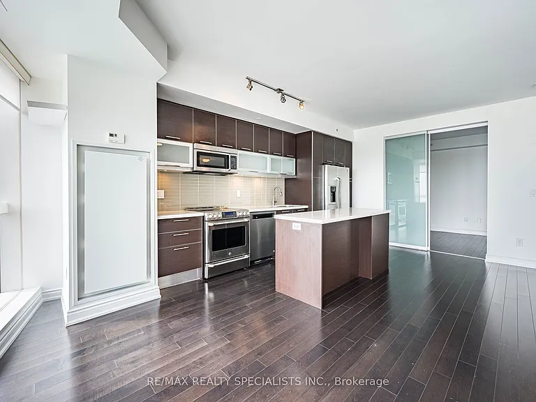 388 Yonge St #7105 — Photo 17