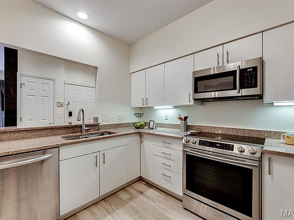 4th image of 4111 W Pine Blvd APT 11