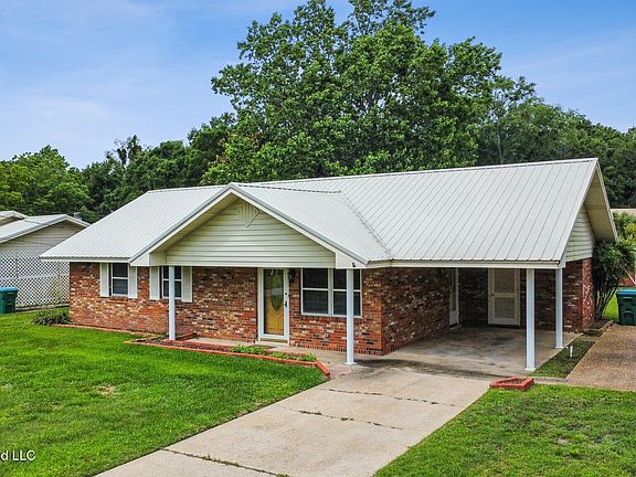 2nd image of 202 Hunter Dr