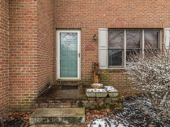 3rd image of 331 Kensington Dr