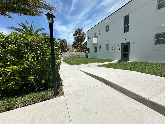 5th image of 220 5th Ave S #103
