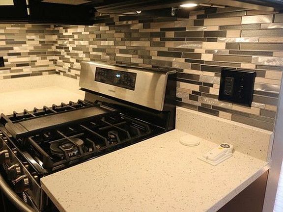 4th image of 4091 Blackstone Dr