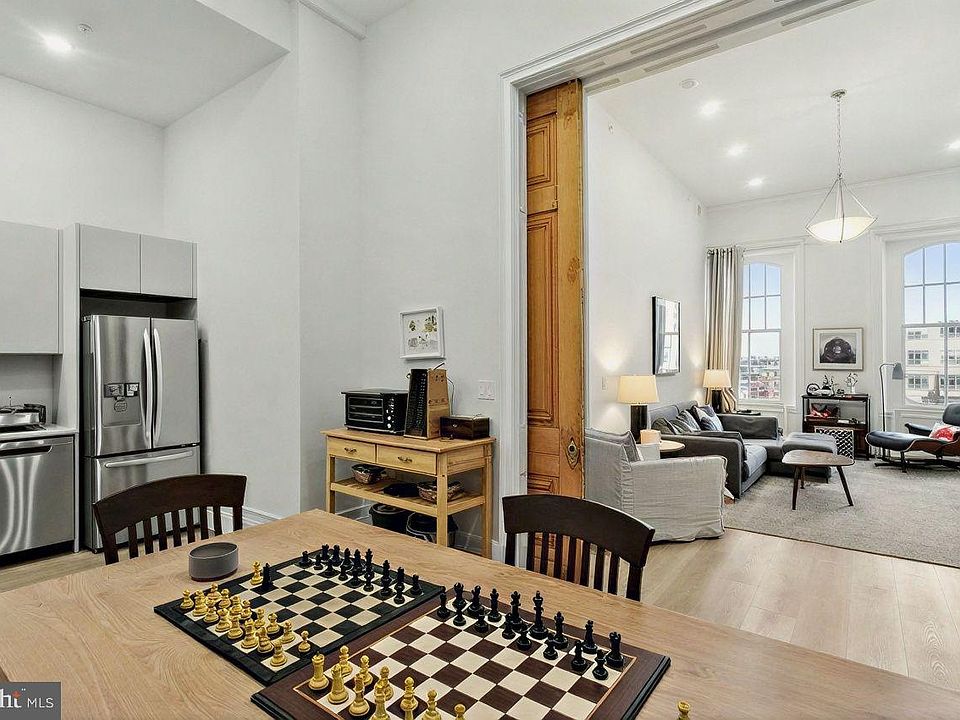 1st image of 1824 Chestnut St APT 2F