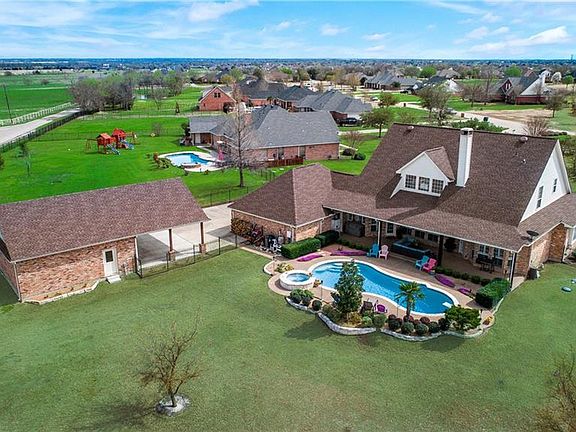4th image of 10507 W Dublin Dr