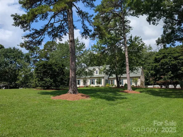 1821 Thompson Dr, Concord, NC 28025