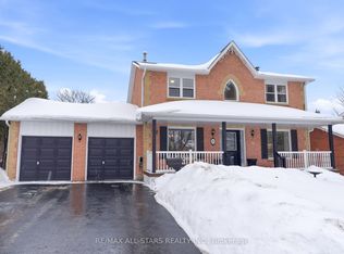 8 Colonel Sharpe Cres, Uxbridge, ON L9P1T6