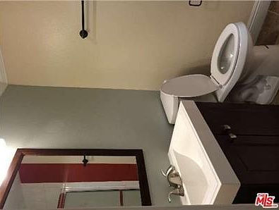 2nd image of 225 W 6th St APT 209