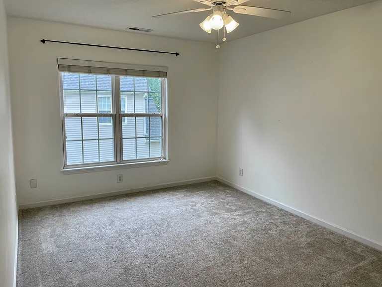 112 Student Pl — Photo 29