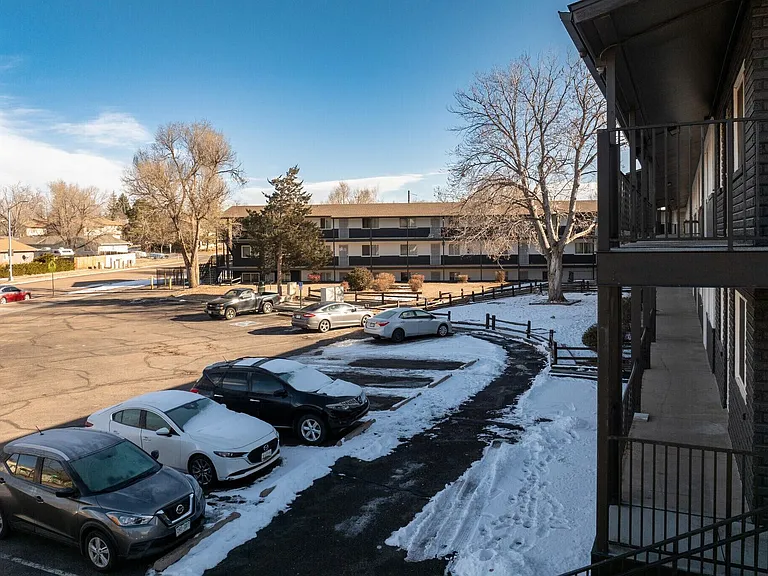 Westwind Apartments — Photo 33