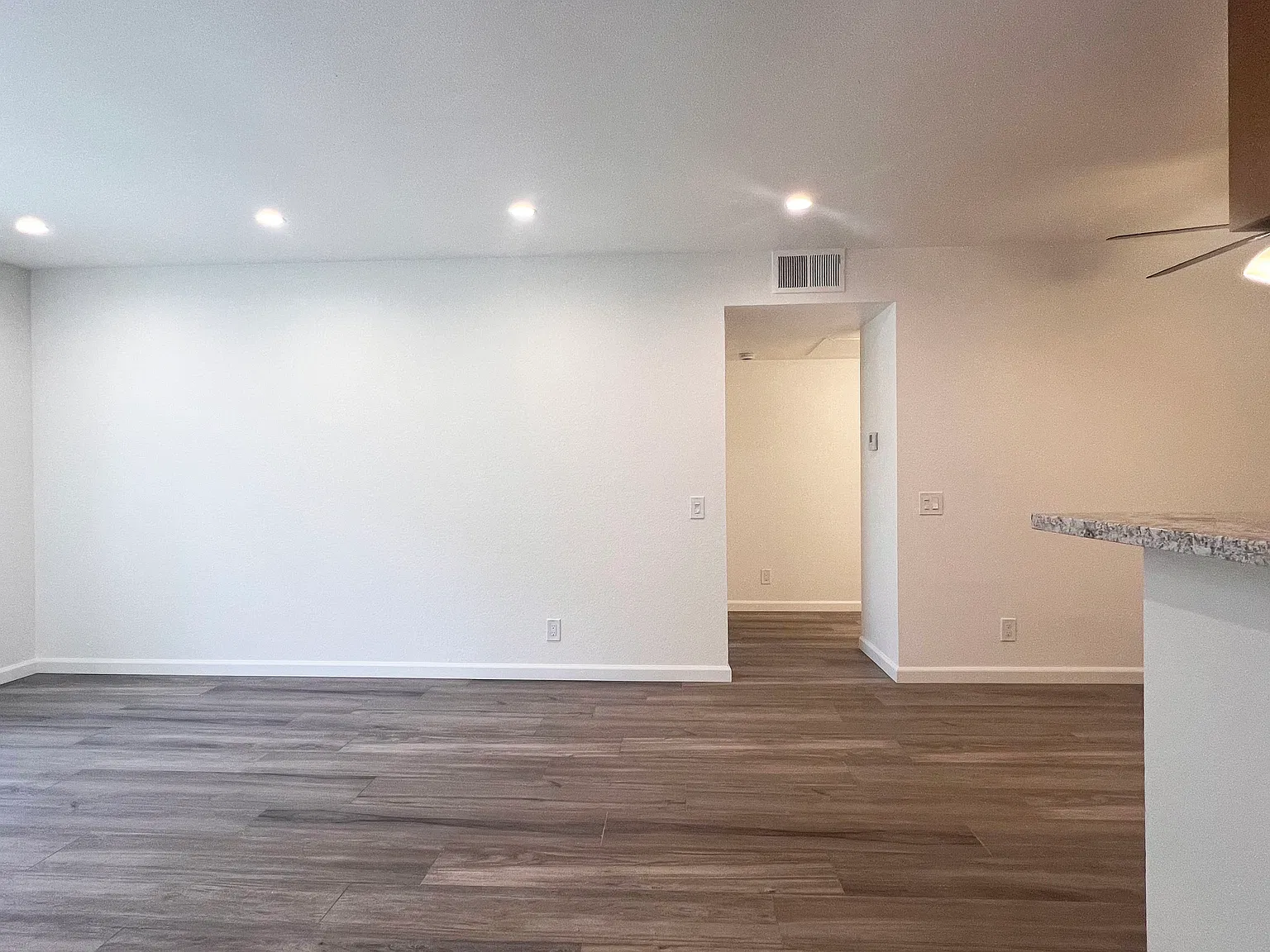 1 bed, 700 sqft, $2,100 — Photo 3