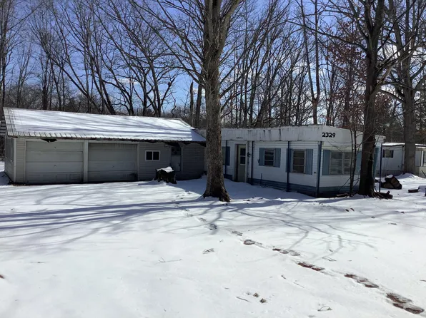 2329 Fashion Ave, Interlochen, MI 49643