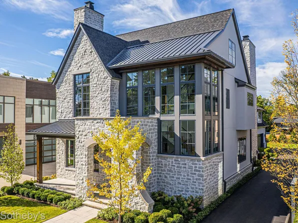 395 Greenwood St, Birmingham, MI 48009